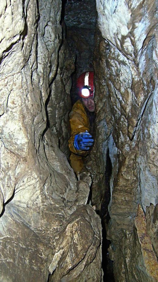 20061202-140142.jpg - Richard at a narrow point in Heretic's Cave