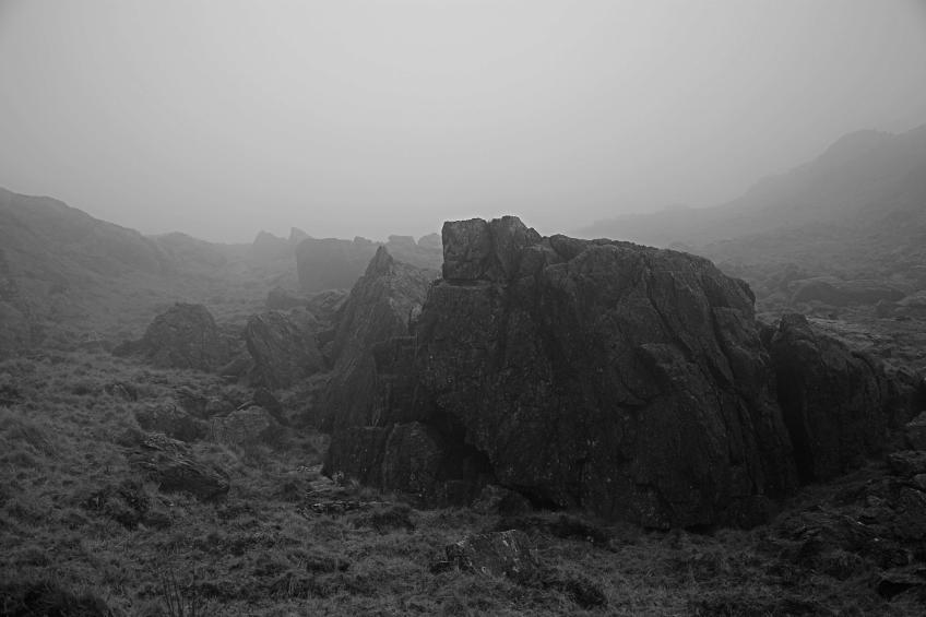 20070310-145744.jpg - Dramatic boulder
