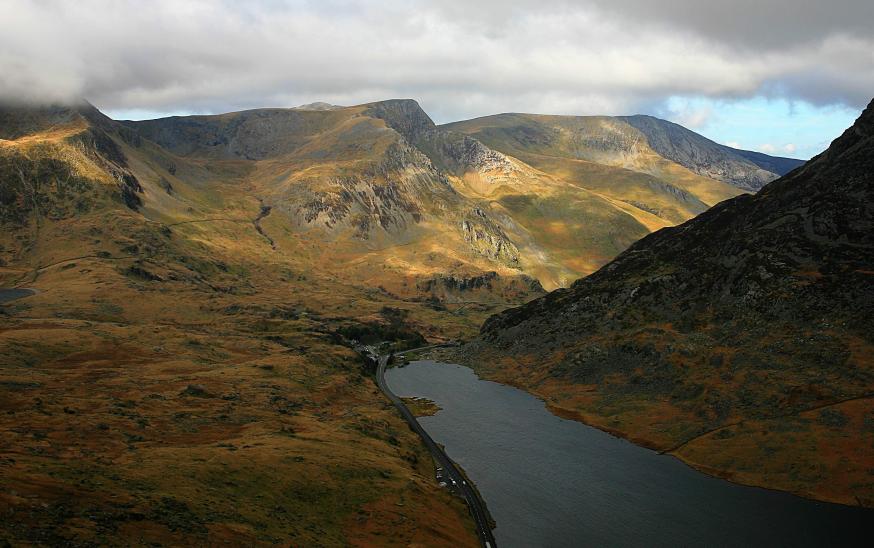 20070403-102444.jpg - Y Garn and Llyn Ogwen