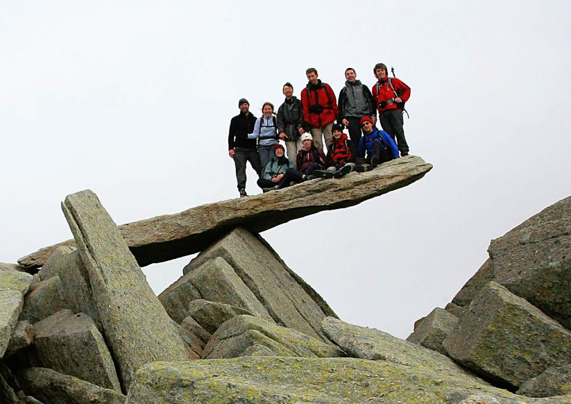 20070403-145826.jpg - Atop the Cantilever: (standing) Toby, Laura, DC, Tom, Alex, Richard; (seated) Ruth, Helen, Michael, Alex