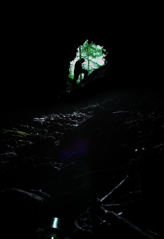 20070506-113704.jpg - Looking out of the entrance of Hartfield Cave