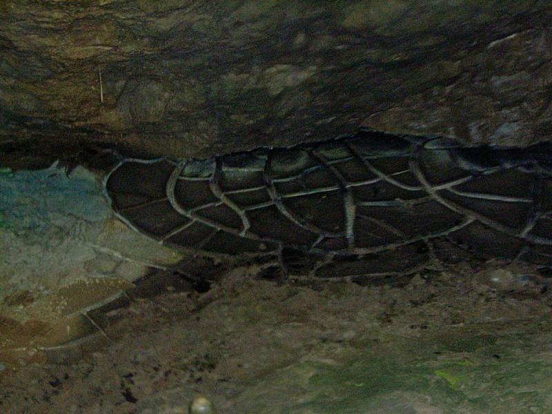 20070930-145718.jpg - Calcite-filled mud cracks