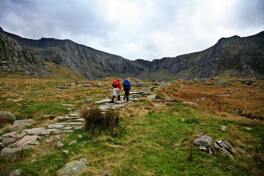 20071117-091426.jpg - Helen and Ruth heading into Cwm Idwal