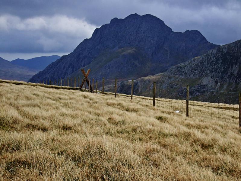20071117-103752.jpg - Stile on Y Garn; Tryfan behind