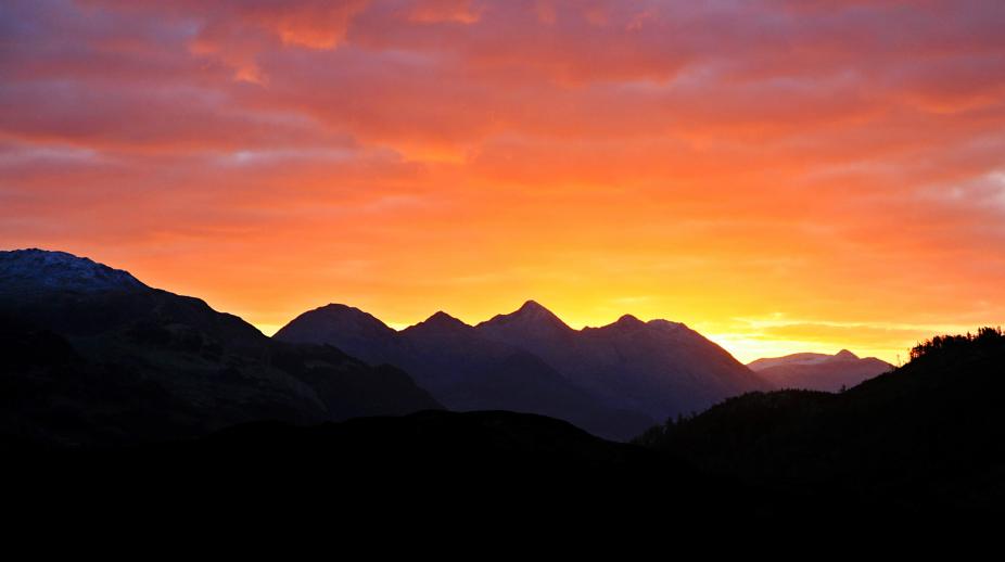20071123-082908.jpg - Sunrise and the Five Sisters of Kintail