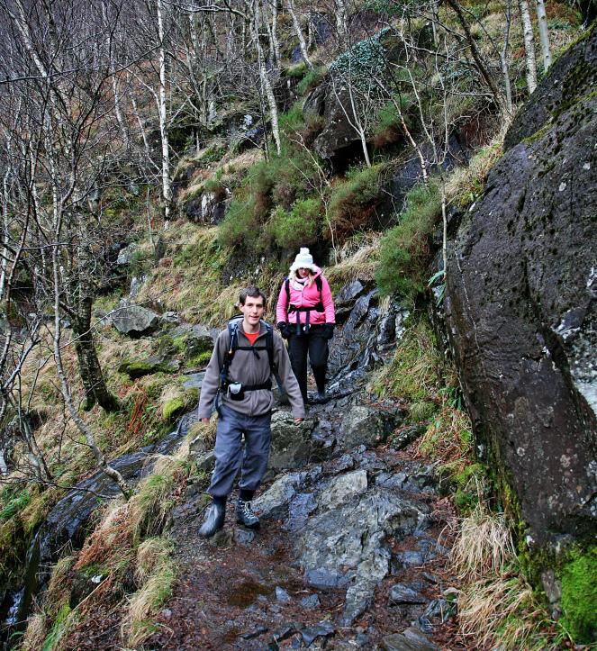 20071230-143724.jpg - Tom and Monica on the path