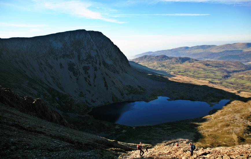 20080210-142926.jpg - Descending to Llyn y Gadair