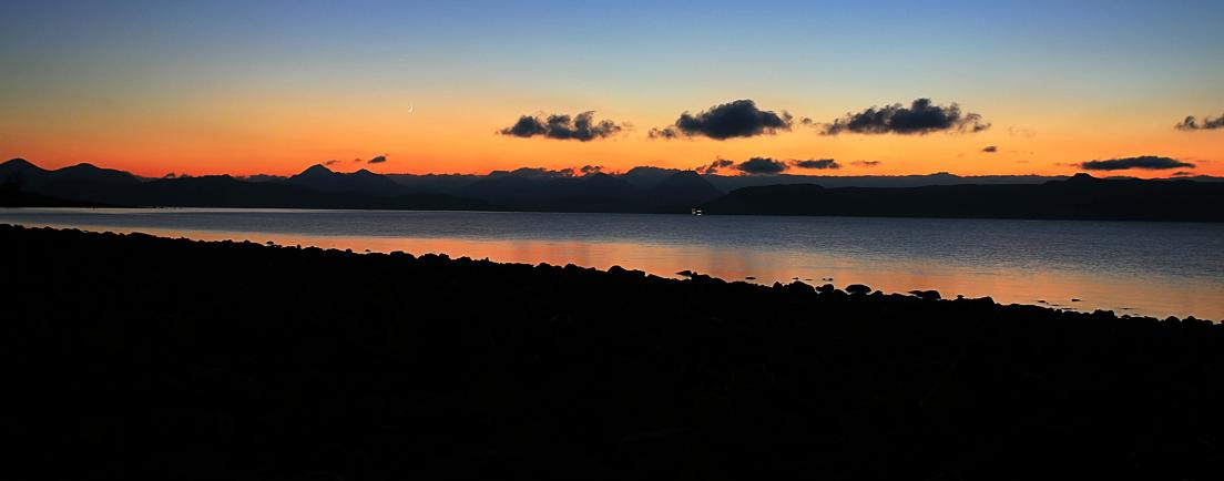 20081229-165402.jpg - Crescent moon sunset at Applecross