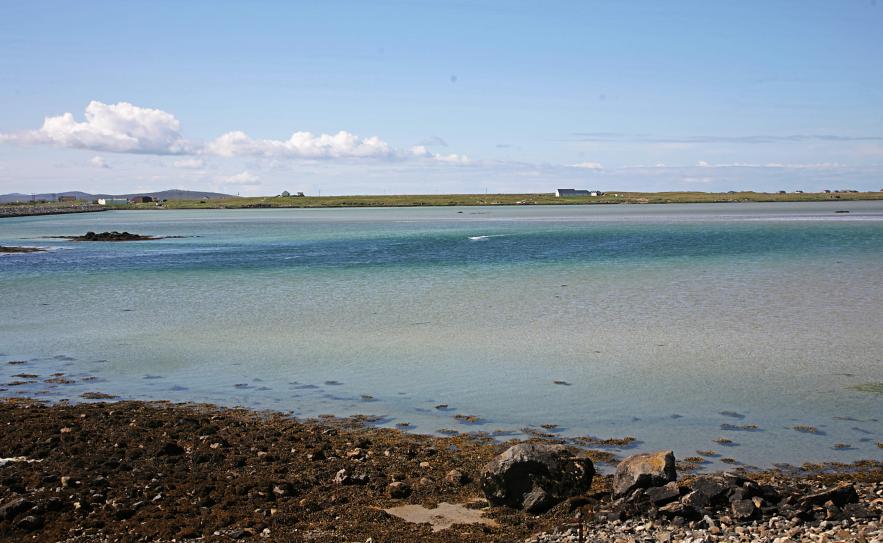 20090608-103350.jpg - Shallow sea by the causeway