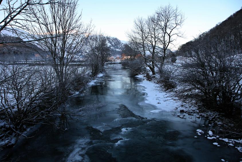 20100108-150814.jpg - A chilly Stonethwaite Beck