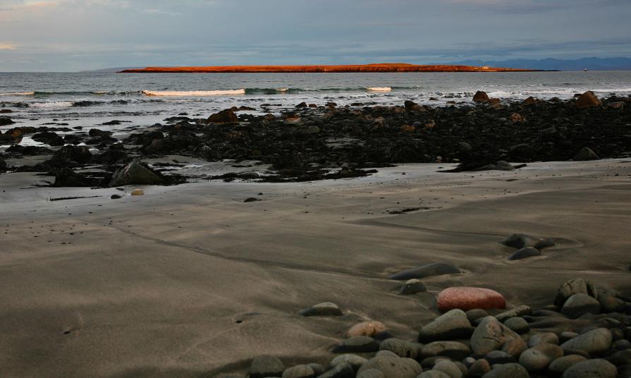 20101121-151710a.jpg - Evening light on Staffin Island
