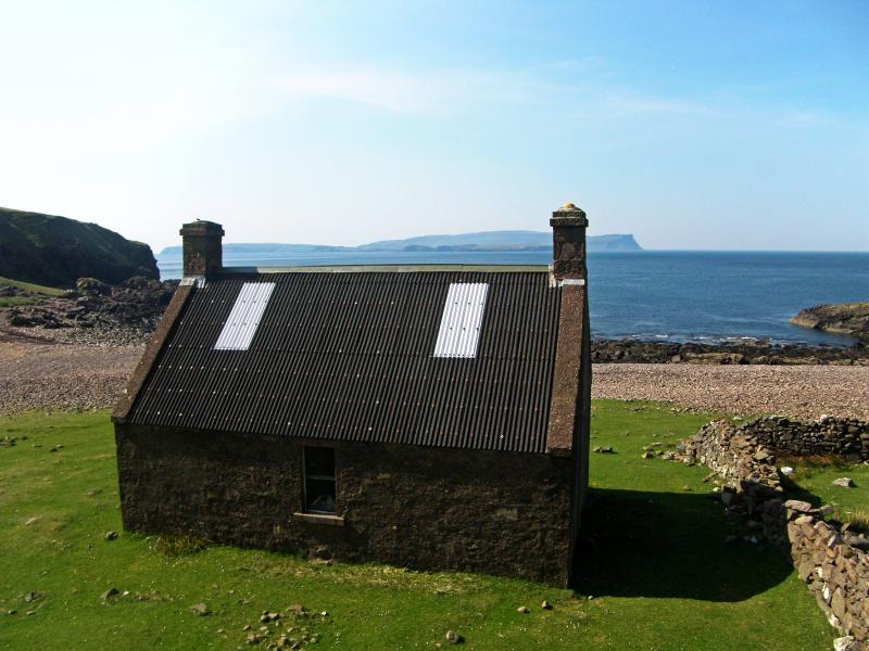 20110430-142419.jpg - Guirdil bothy