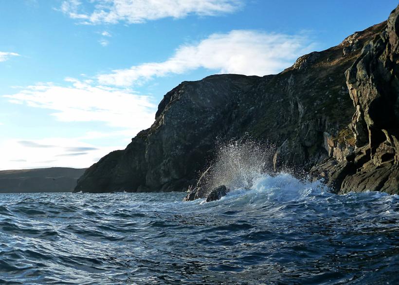 20141127-135151.jpg - Breaking waves, east coast of Parc