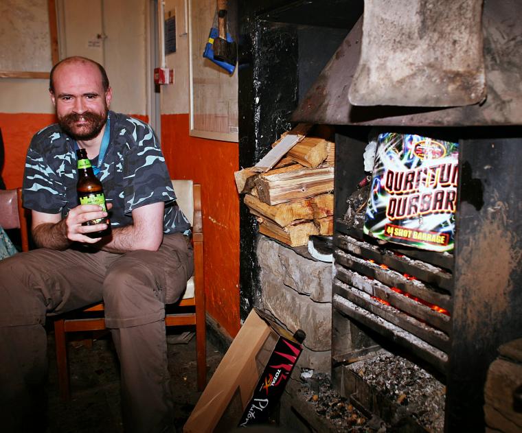 20150101-003956.jpg - Tom and danger