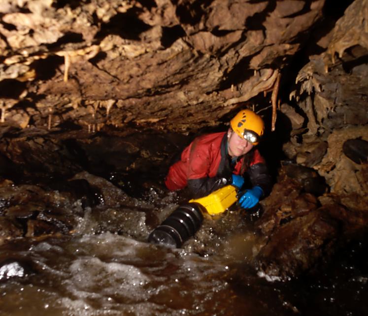 20161113-150844.jpg - Stalaltites in the crawl